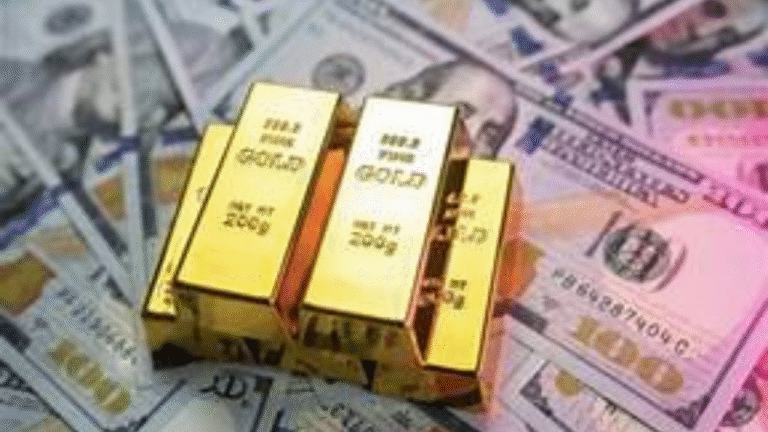 Gold Shines Amidst Dollar Weakness: Fed Decision in Focus