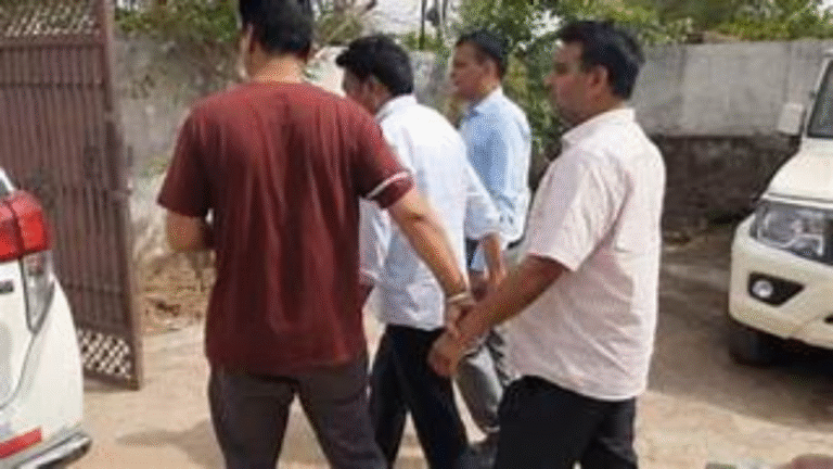 सीबीआई ने तेलंगाना में एनएचएआई के परियोजना निदेशक को 60,000 रुपये की रिश्वत लेते हुए गिरफ्तार किया