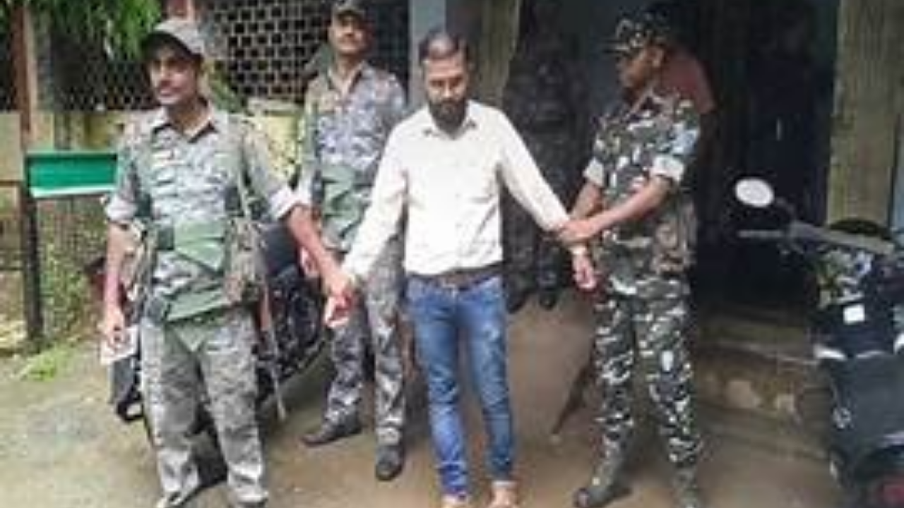 सीबीआई ने ओडिशा के राउरकेला में रेलवे पार्सल लिपिक को रिश्वत लेते पकड़ा