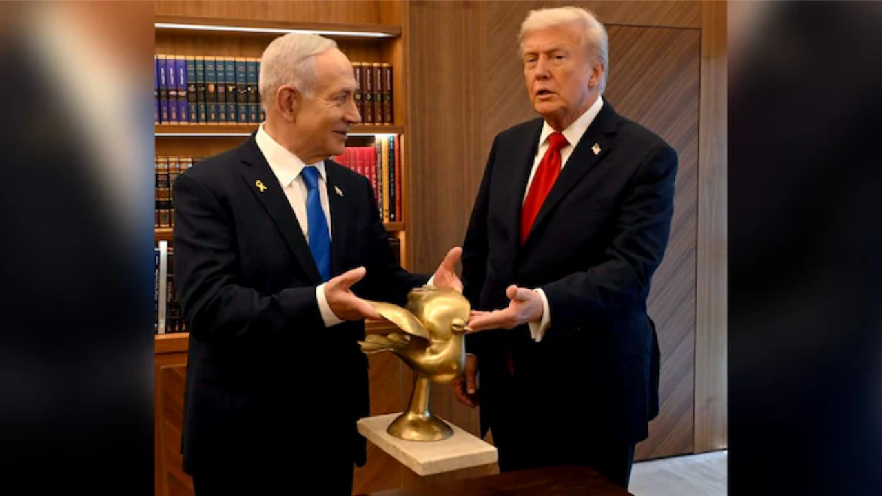 Netanyahu Gifts Golden Peace Dove to Trump as Gaza Ceasefire Takes Hold