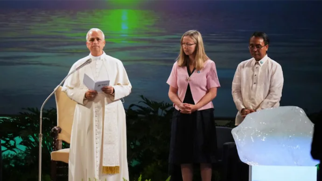 Pope’s Melting Ice Ritual Sparks MAGA Meltdown