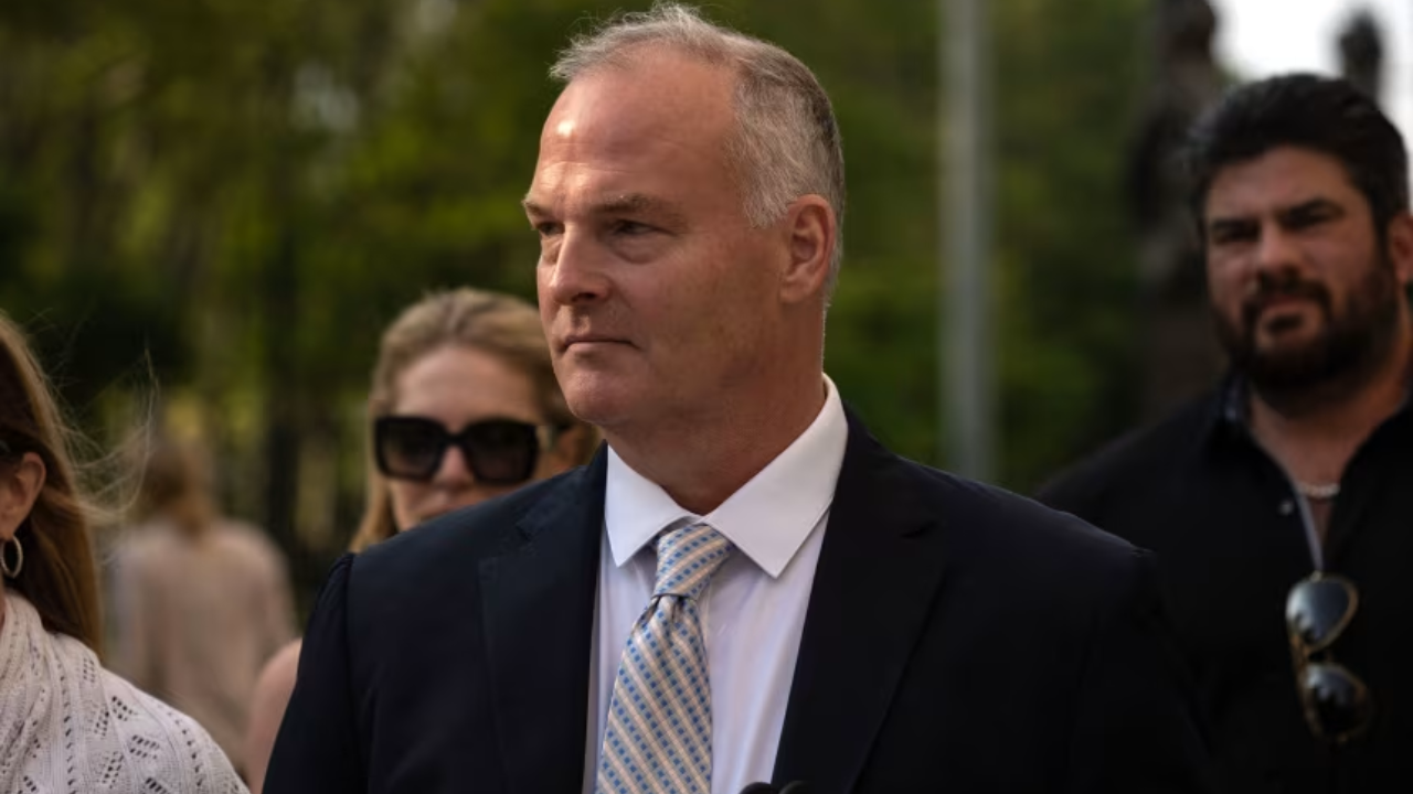 Trump Pardons Ex-NYPD Officer Convicted in Chinese 'Fox Hunt' Scheme