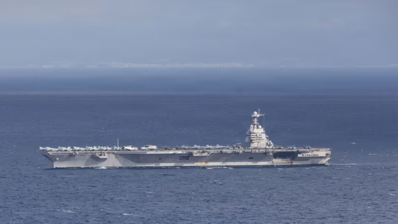 US Carrier Arrival Escalates Tensions with Venezuela: Uncertainty Grips Caracas