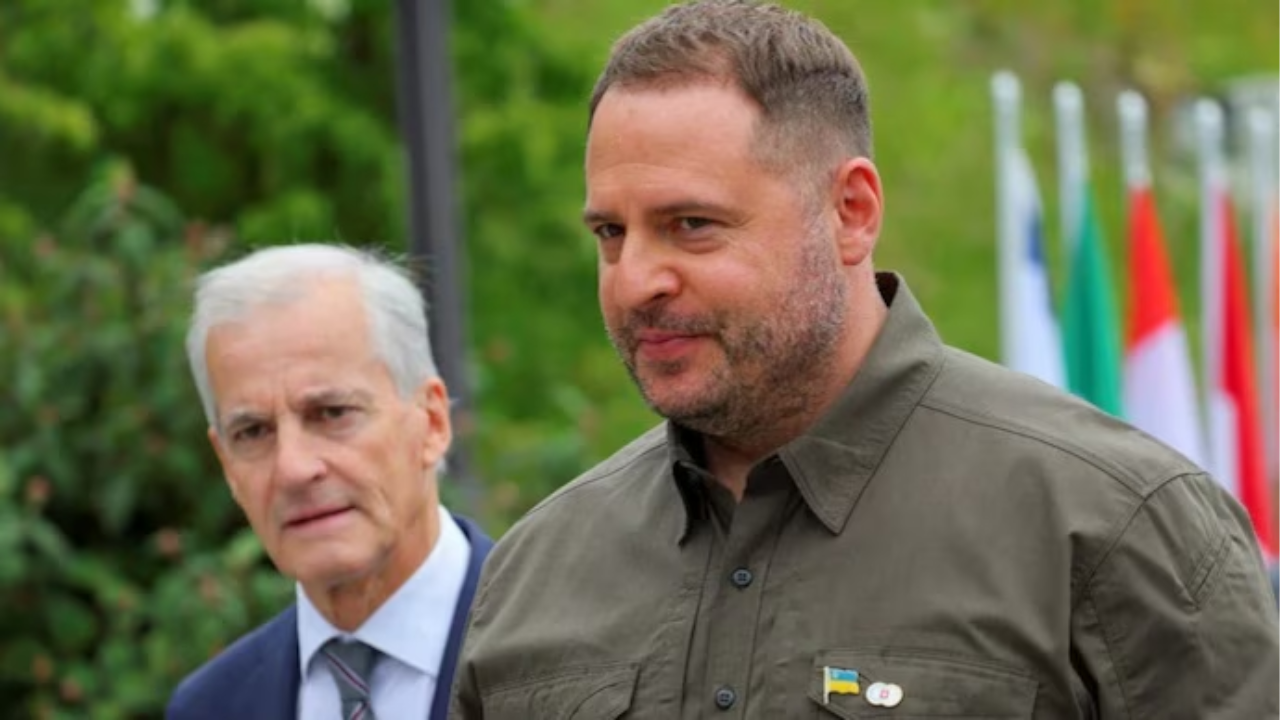 Ukrainian President Zelenskyy's Chief of Staff Resigns Amid Anti-Graft Raid