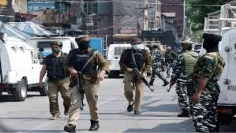 गद्दारों को बर्दाश्त नहीं फांसी दो: कठुआ में 2 SPO बर्खास्त