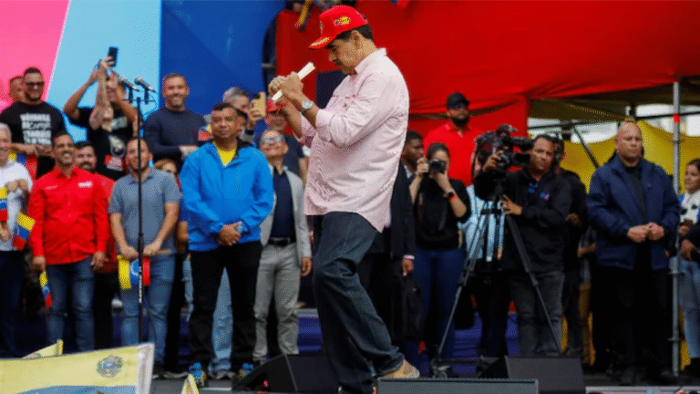 Maduro Dances to 'Peace, Yes, War, No' Amid Escalating US Pressure