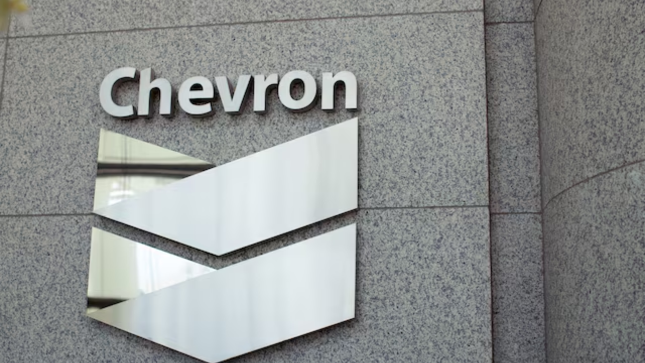 Eneos Nears Deal for Chevron’s Stake in Major Singapore Refinery