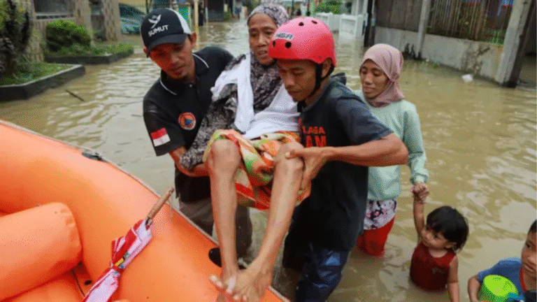 Indonesia Floods Crisis: Over 300 Dead and Hundreds Missing in Sumatra Disaster