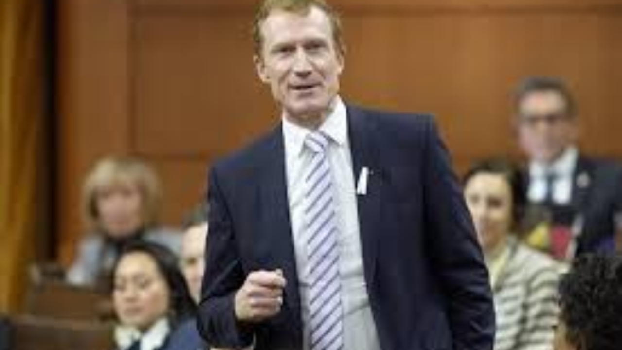 Heritage Minister Praises ‘Heated Rivalry’ as a Modern Cancon Victory