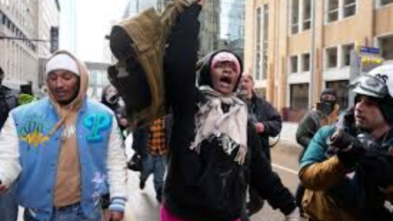 Tensions Explode in Minneapolis: Counter-Protesters Force Out Conservative Influencer