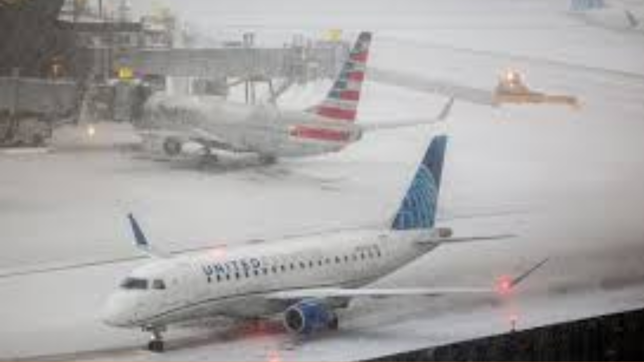 Winter Storm Paralyzes U.S. Skies: 11,400+ Sunday Flights Scrapped