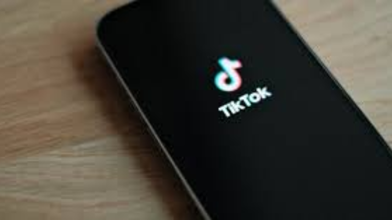 The Great Migration: Why TikTok Stars are Jumping Ship to UpScrolled