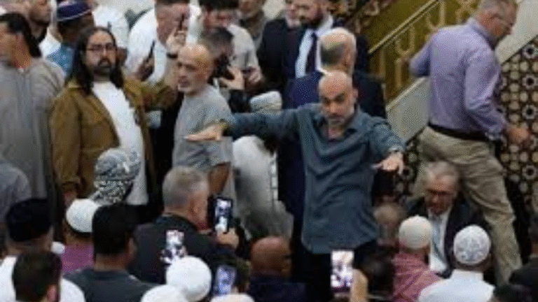 Tensions Boil Over: PM Albanese Heckled During Sydney Mosque Visit