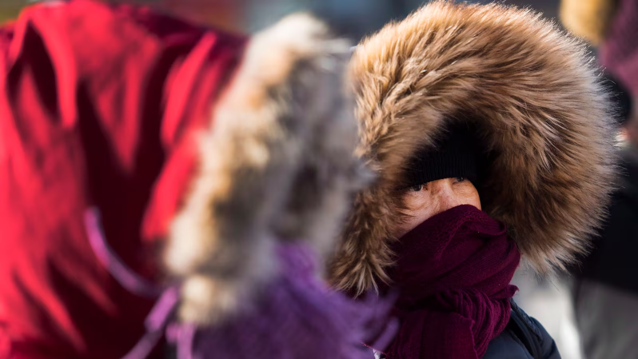 Winter Returns: Toronto Under High Wind Warning