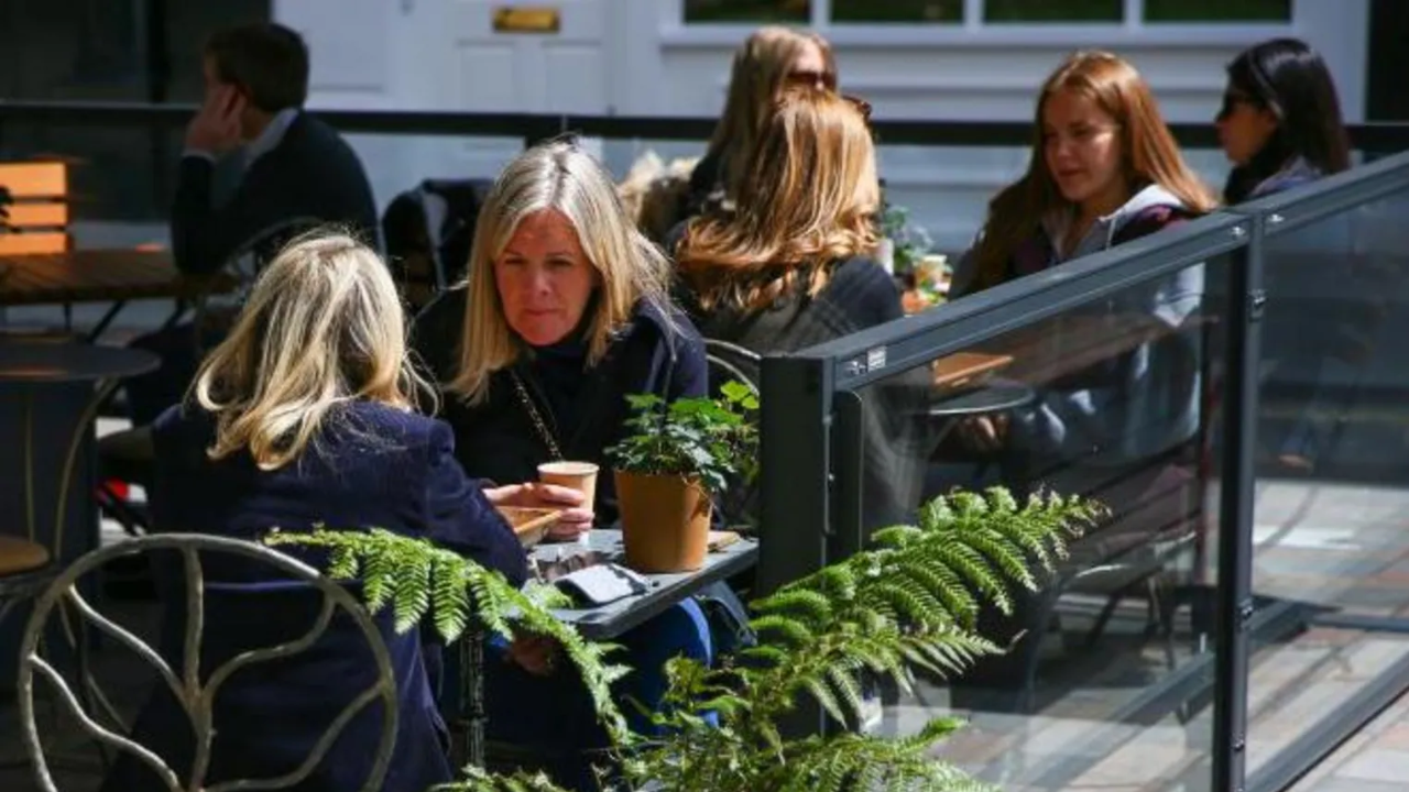 UK Economy Stalls as Middle East Conflict Jolts Recovery Hopes