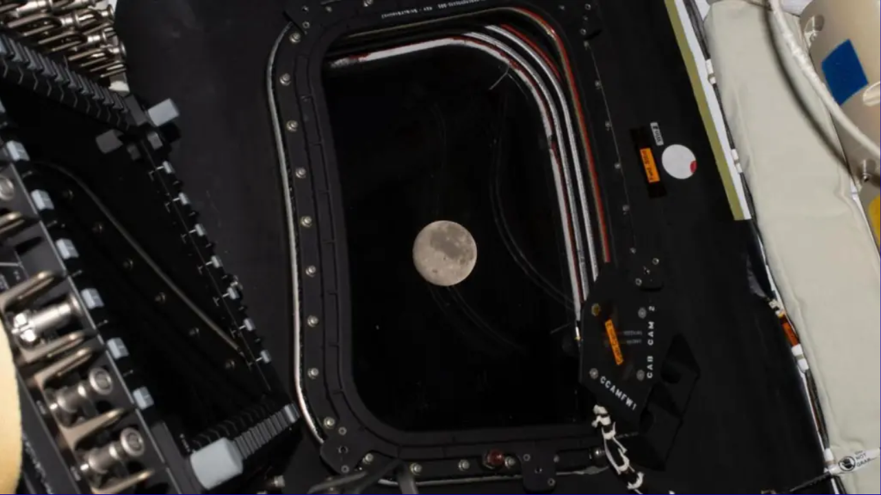 Astronauts witness total solar eclipse after regaining contact with Earth following Moon fly-By