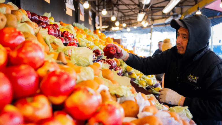 White House Projects Confidence Amid Cooling Economy and Extended Conflict
