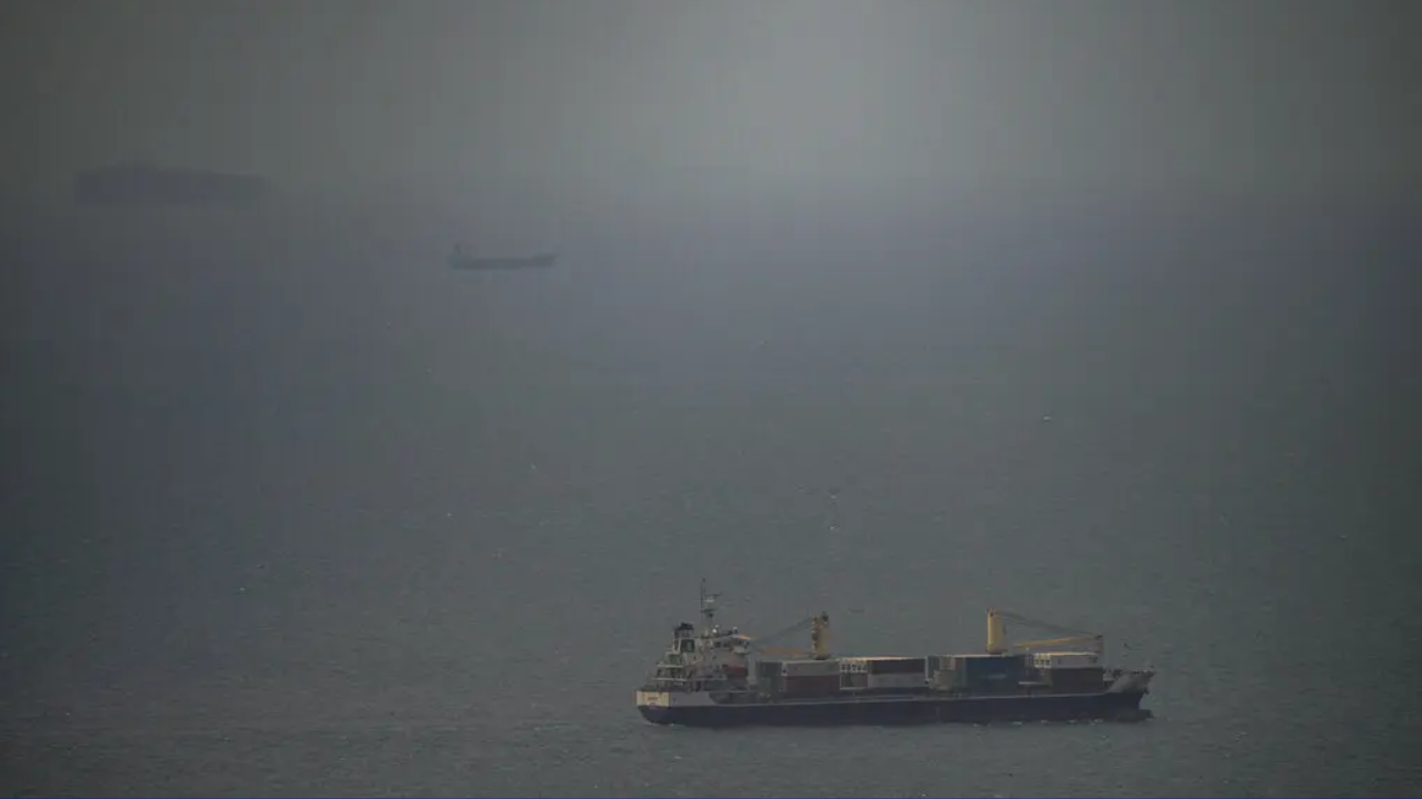 Global Energy Alert: Iran Re-Closes Hormuz, Seizes Ships in Retaliatory Move