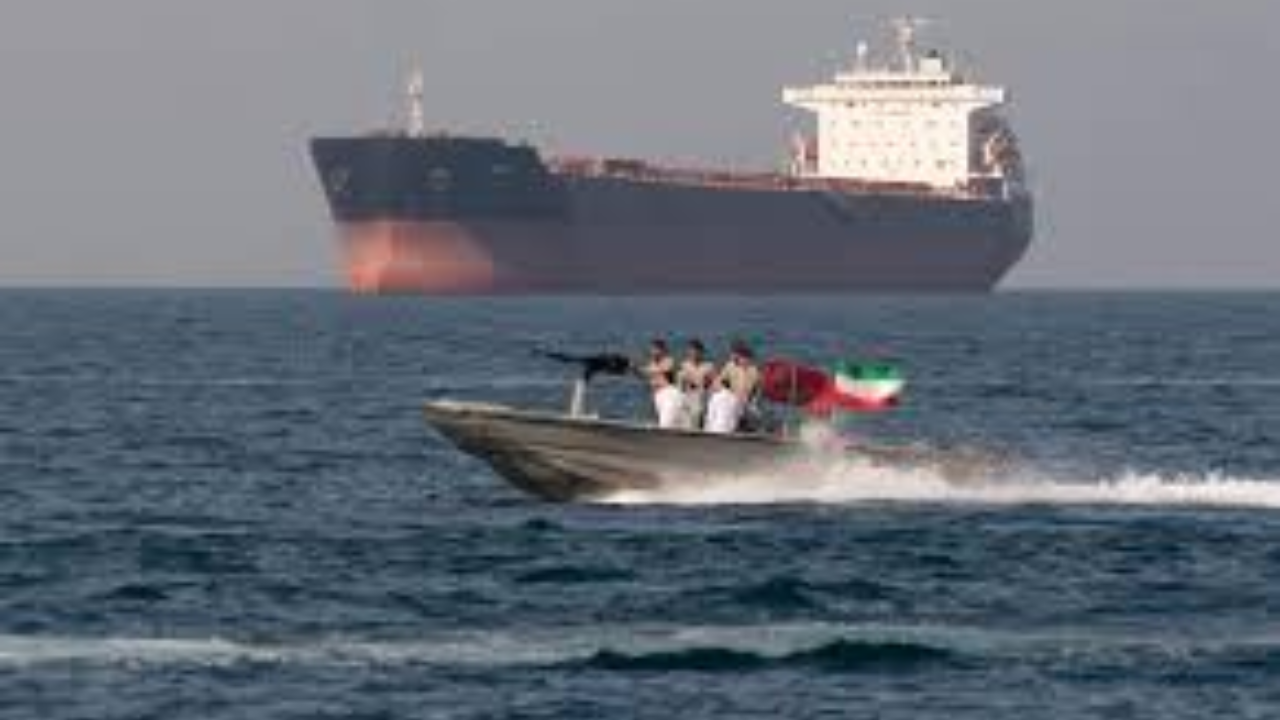 Strait of Hormuz: Shipping Threat Level Remains 'Critical' Amid Iranian Control