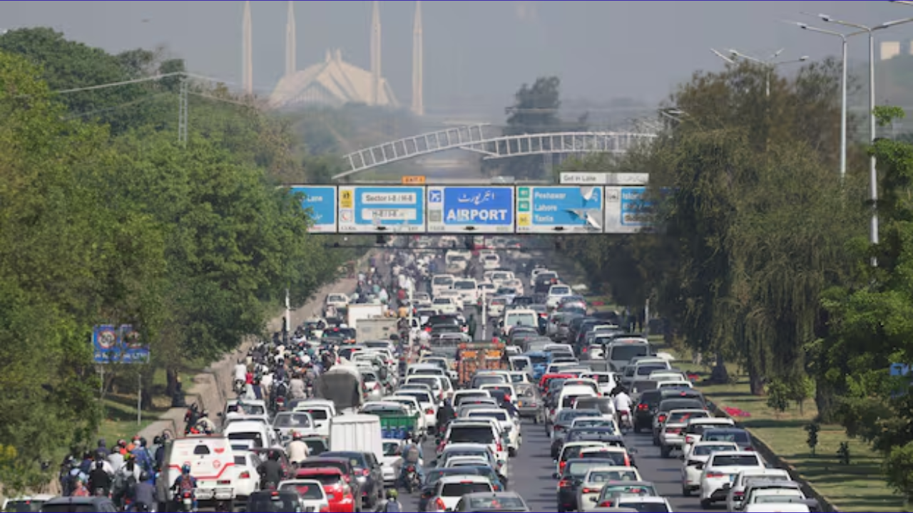 Diplomatic Breakthrough: U.S. Envoys Land in Pakistan for Iran Talks