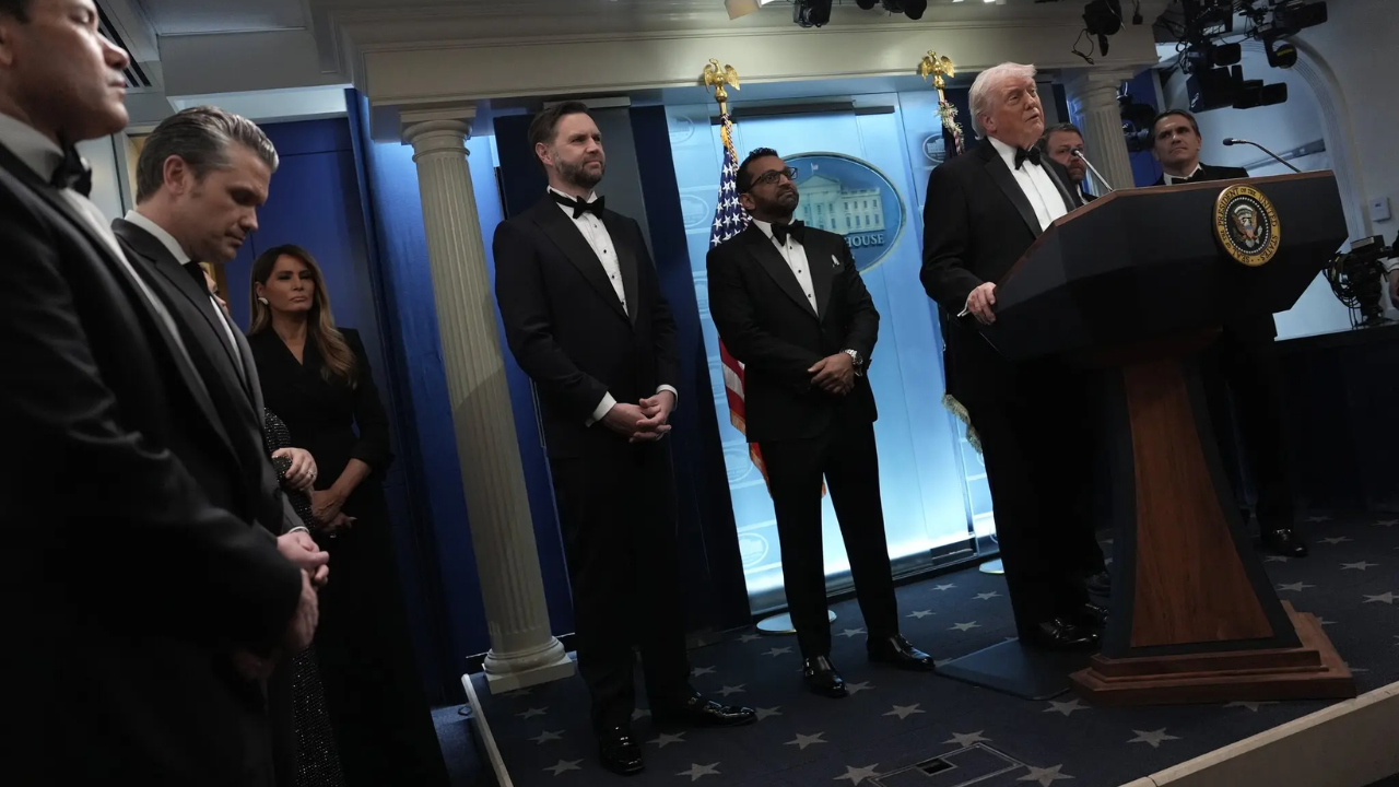 “I’m Not a Basket Case”: Trump Returns to the Podium After Narrow Escape at DC Press Dinner