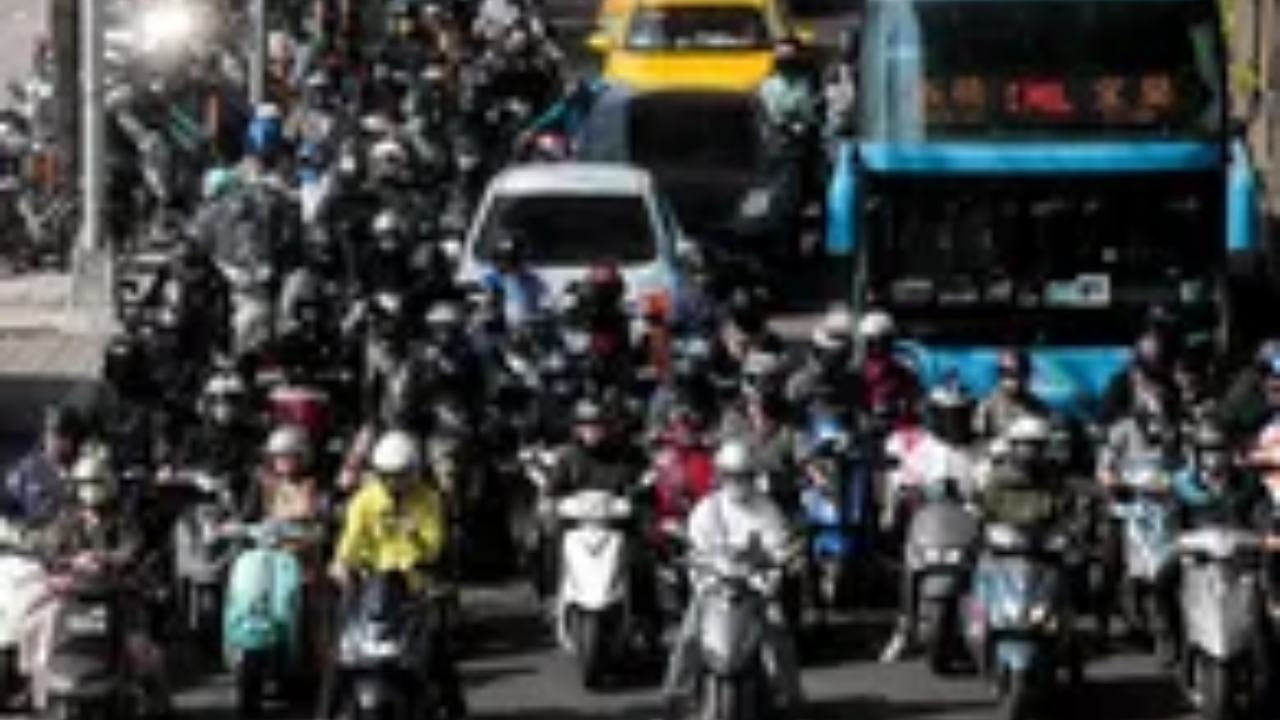 Taiwan’s Inflation Breaches Central Bank Alert Level on Oil Surge
