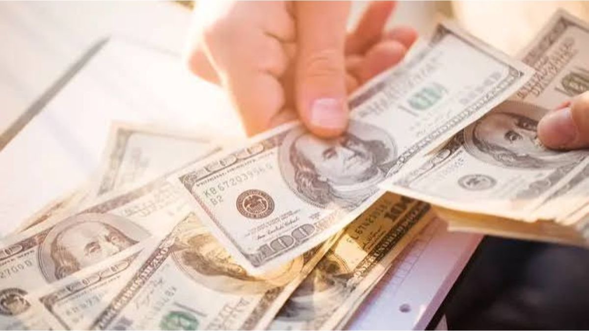 How the Ultra-Wealthy Manage Their Cash: Why Millionaires Still Use Checking Accounts